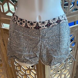 Me to We Paisley Print Shorts